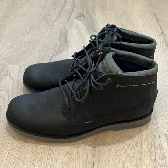 Teva Men’s Boot - Like New - Picture 1 of 7